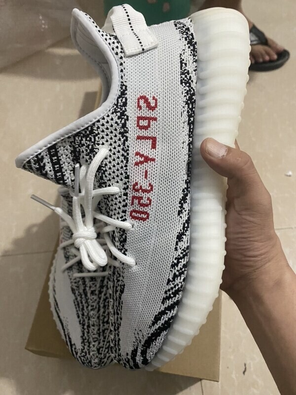 Yeezy Boost 350 v2 Zebra Sneaker