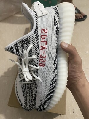 Yeezy Boost 350 v2 Zebra Sneaker