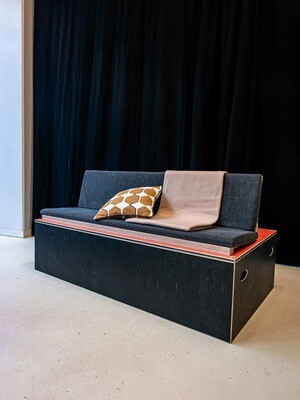 BOX stage&sohva