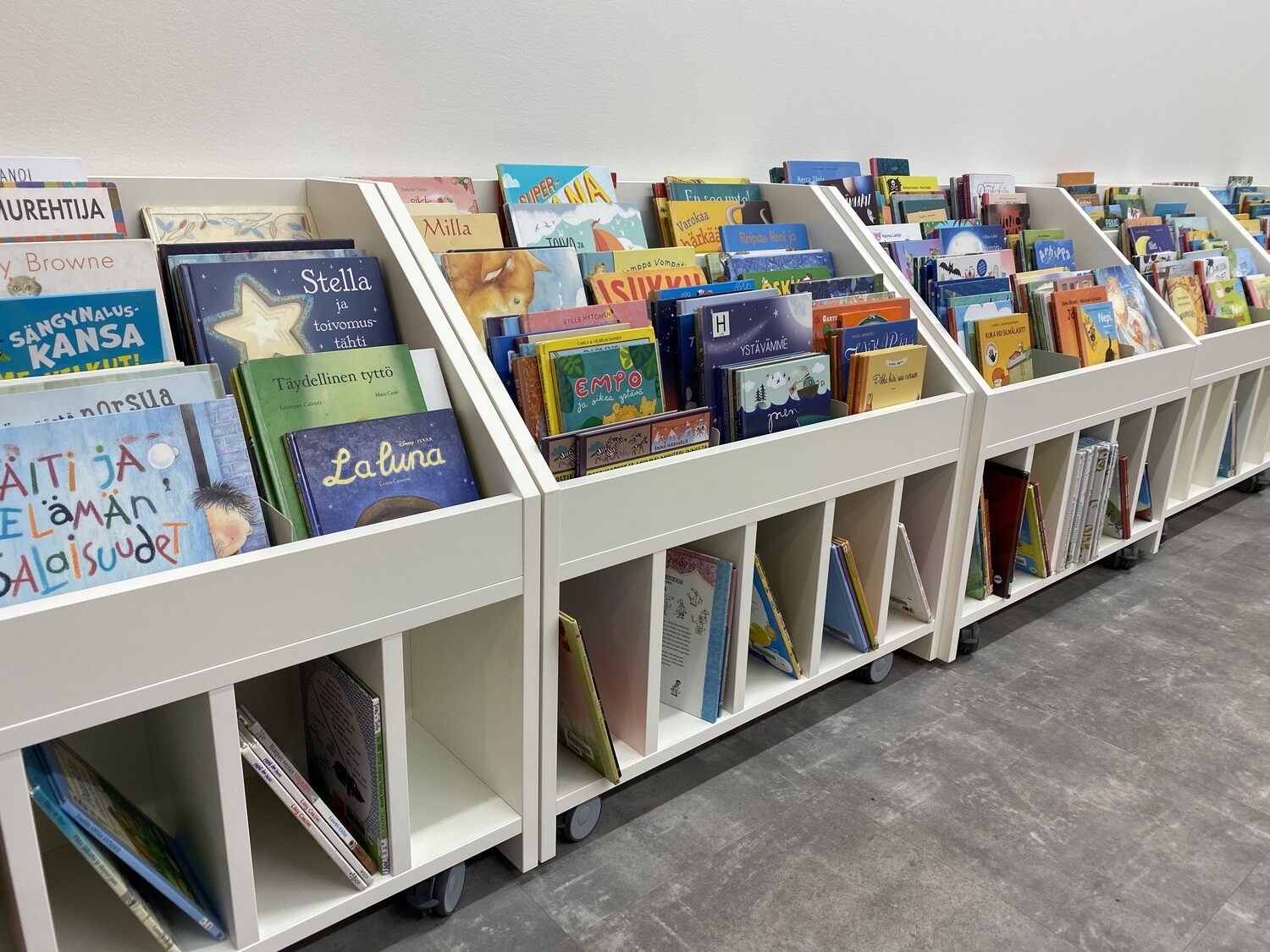 REETA kuvakirjalokerikko