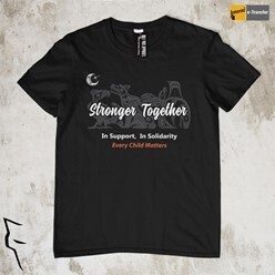 4 Crest Stronger Together - basic tee black