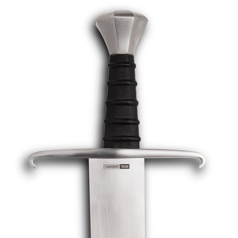 Une épée à un seul tranchant du milieu du XVe siècle. Une épée à un seul tranchant du milieu du XVe siècle.
