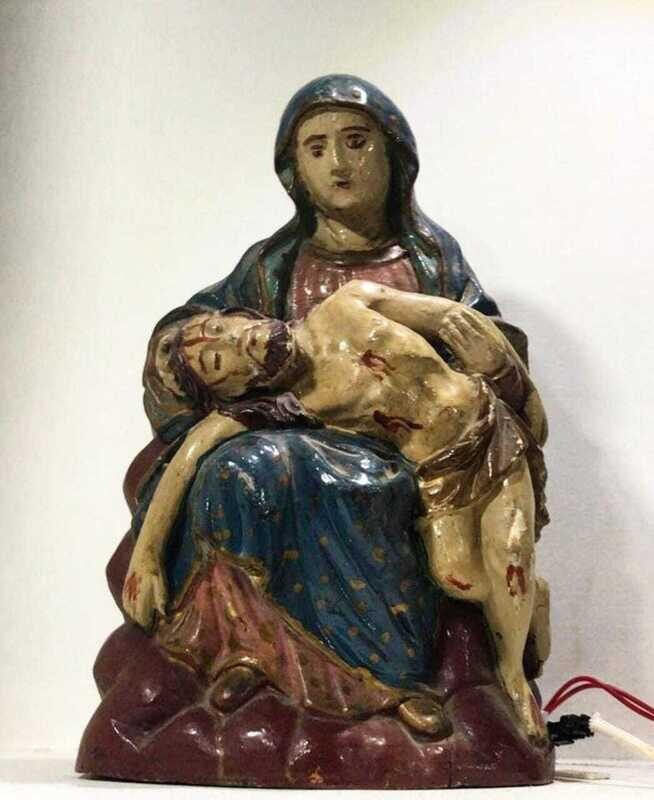 ANTIQUE PIETA WOODEN STATUE