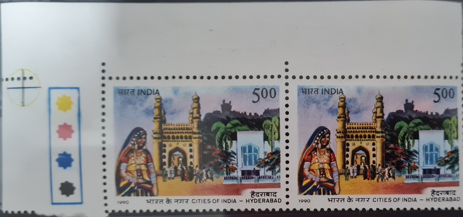 INDIA-HISTORIC CITIES OF INDIA ,CHARMINAR GATE  1990  MNH  pair of stamps with traffic lights