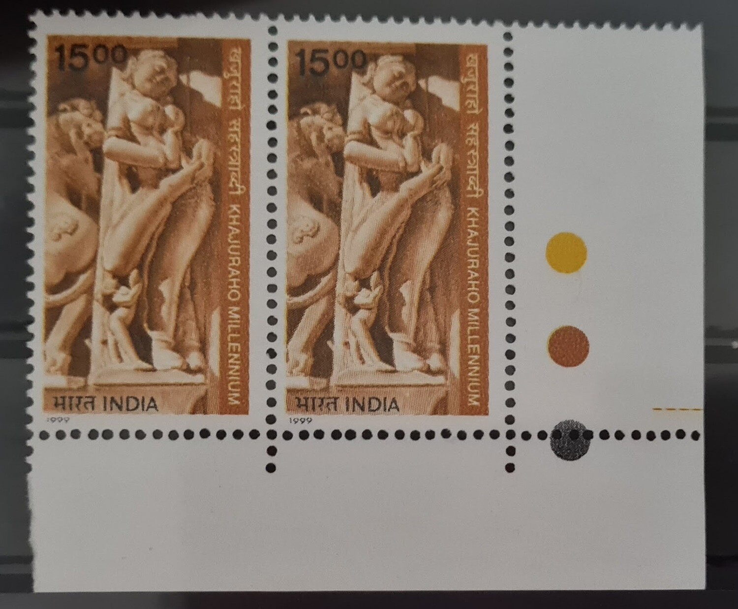 INDIA-MILLENARY OF THE KHAJURAHO TEMPLES  1999  MNH  pair of stamps with traffic lights