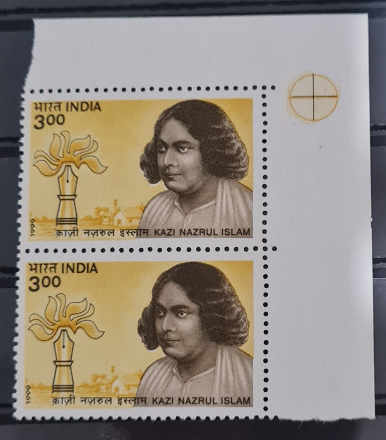 INDIA-KAZI NAZRUL ISLAM  1999  MNH pair of stamps
