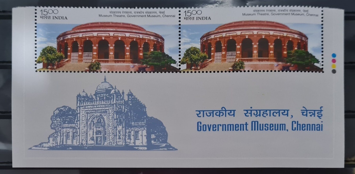INDIA-MUSEUM THEATRE  CHENNAI   2003  MNH   pair of stamp with traffic lights