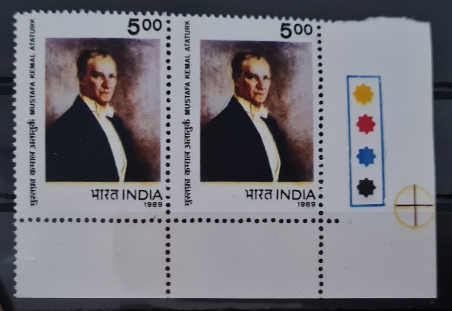 INDIA-MUSTAFA KAMAL ATATURK  1989  MNH  pair of stamps with traffic lights