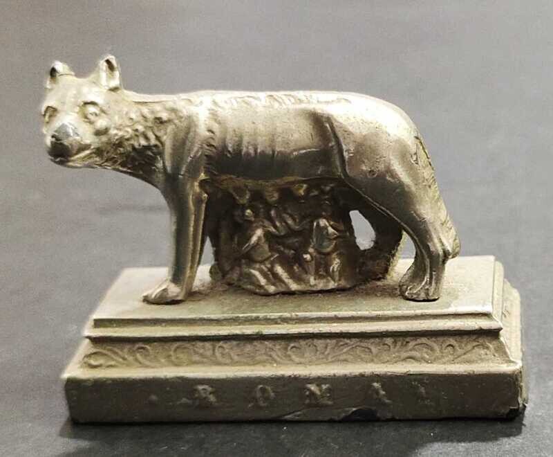 FIGURE OF THE CAPITOLINE SHE-WOLF SYMBOL OF ROME