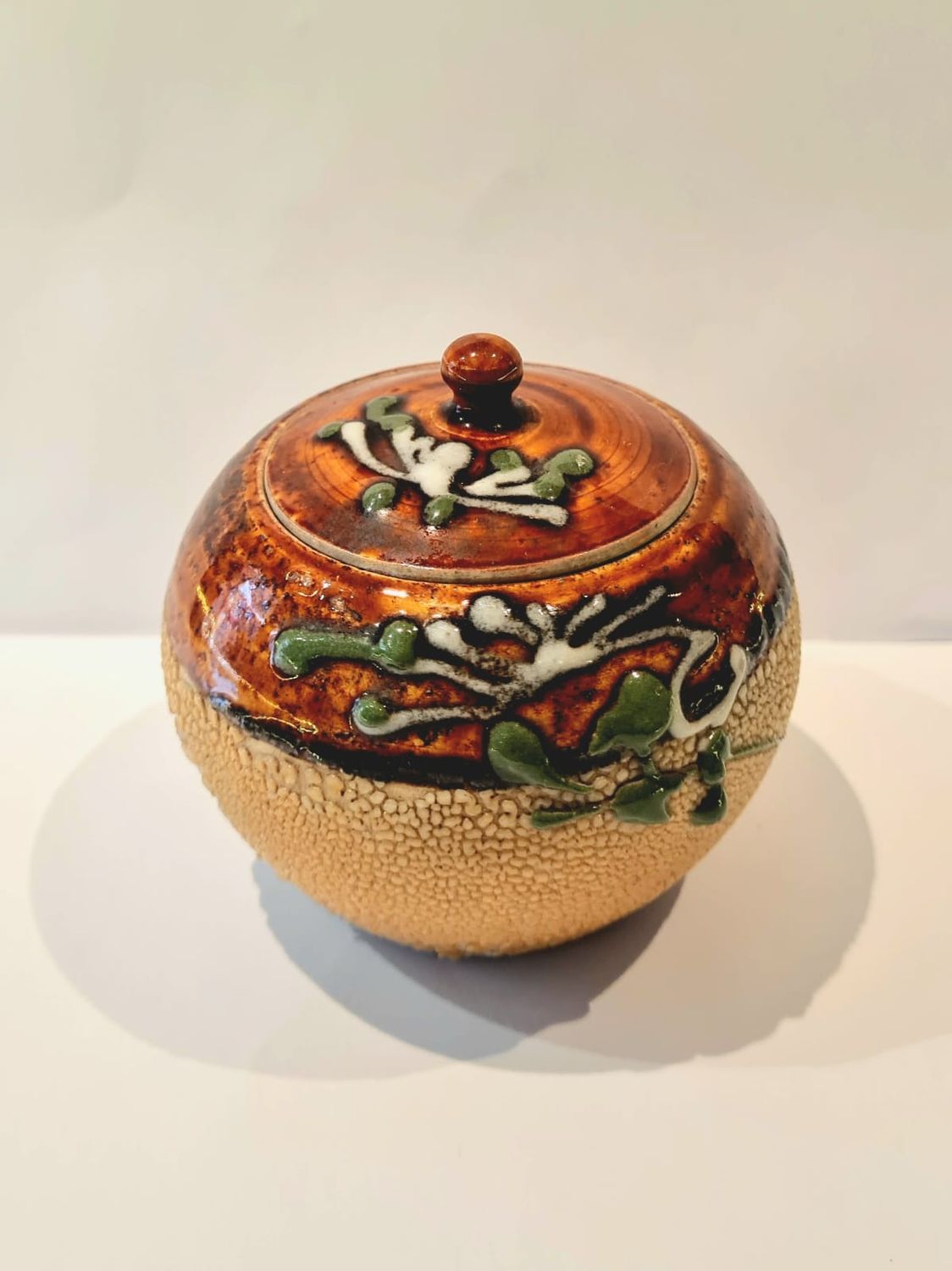 VINTAGE CHINESE CERAMIC POT