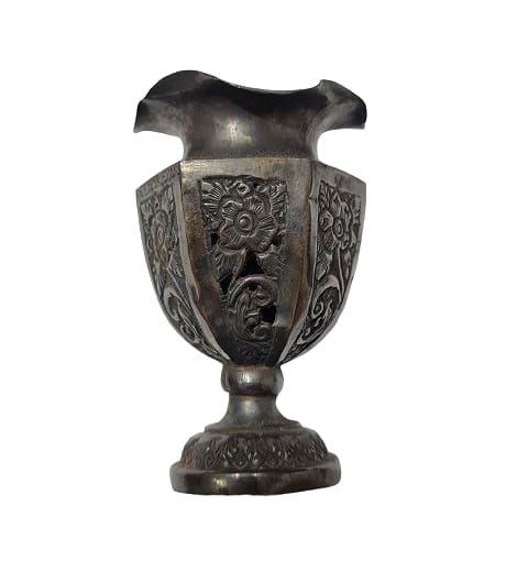 VINTAGE VASE WITH BEAUTIFUL ART WORK AND DECORATION