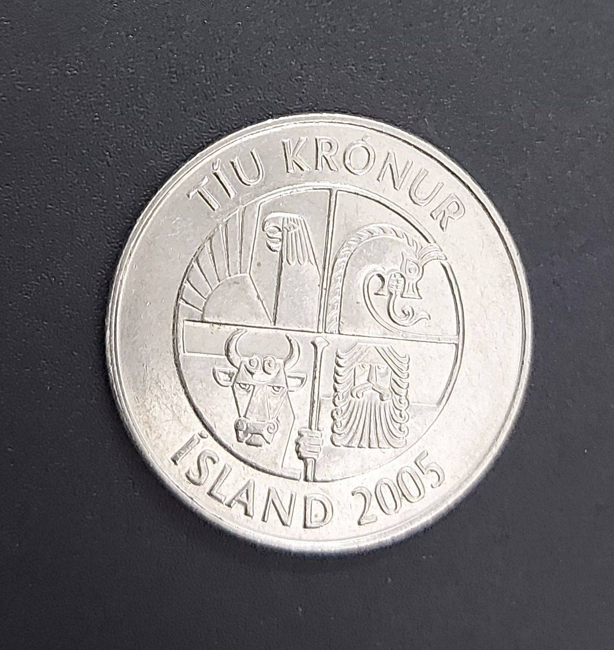ICELAND-10 KRONUR-2004