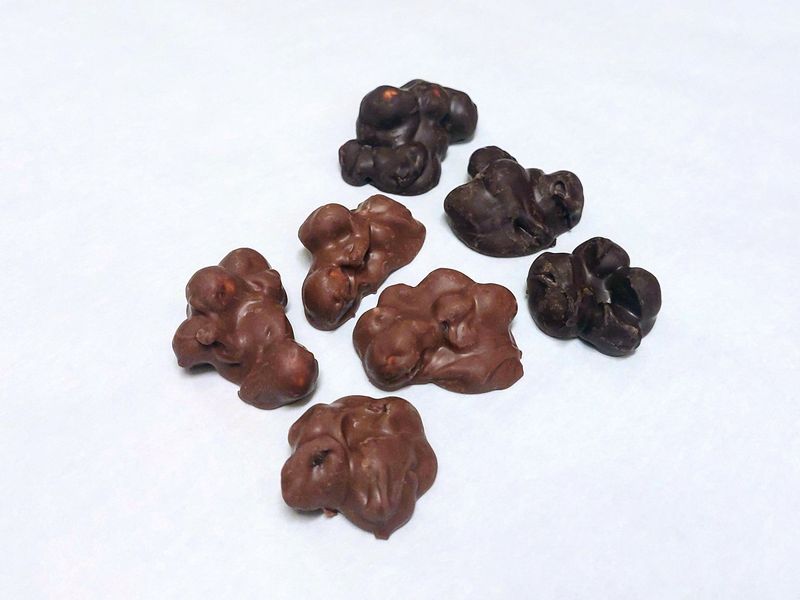 Raisin Pretzel Ball Cluster - 1 lb.