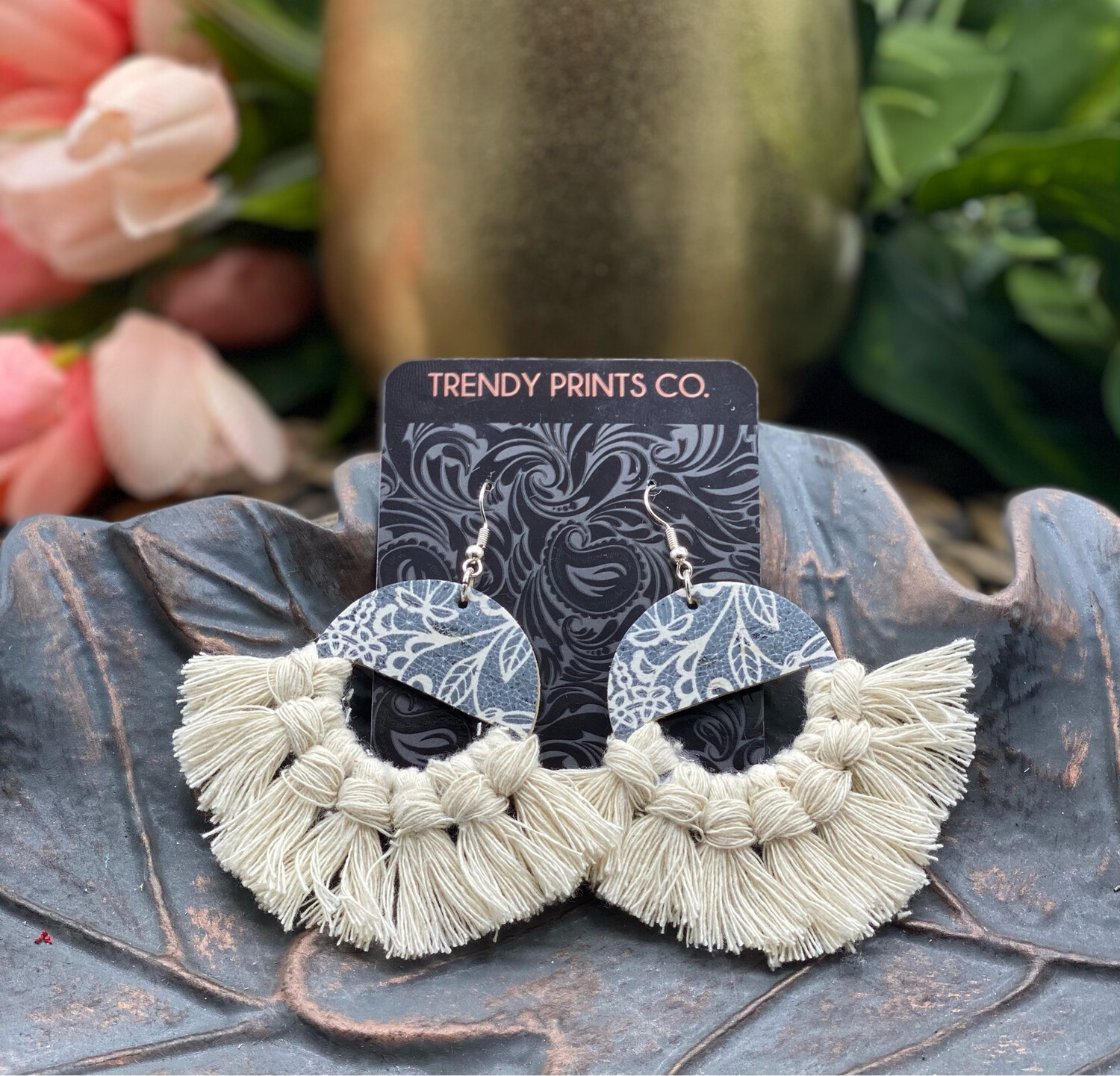 GREY LACE CIRCLE  FRINGE CORK/LEATHER EARRINGS