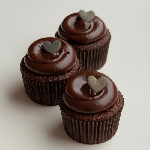 CHOCOLATE GANACHE CUPCAKE