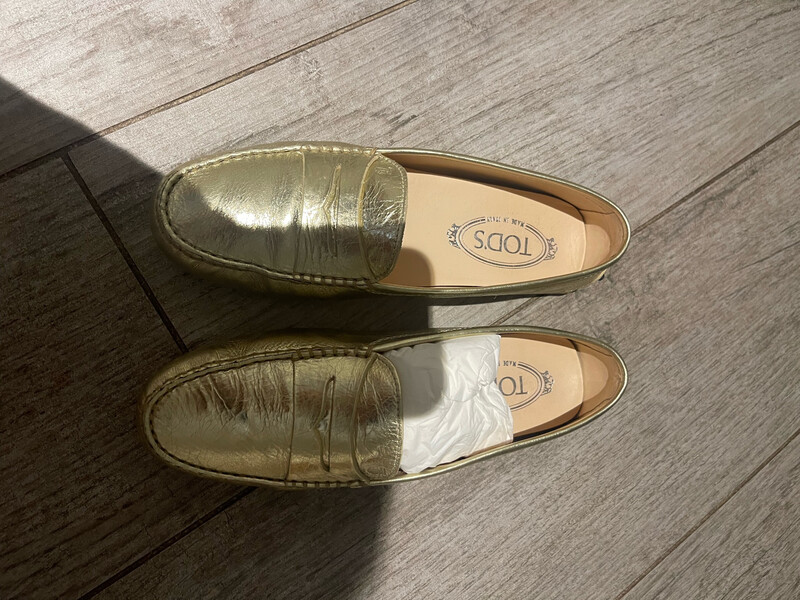Tods dorée taille 38 portées 3 fois avec boîte ok pour un 38,5