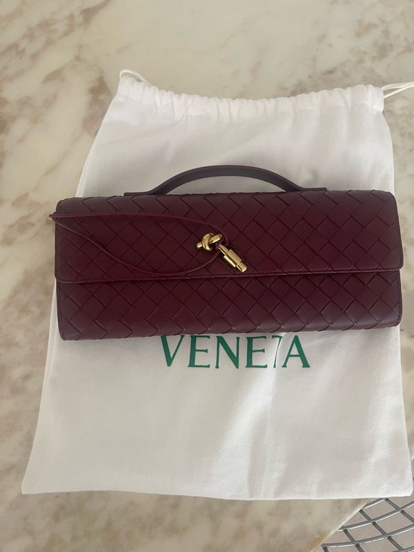 Pochette bottega venetta comme neuve