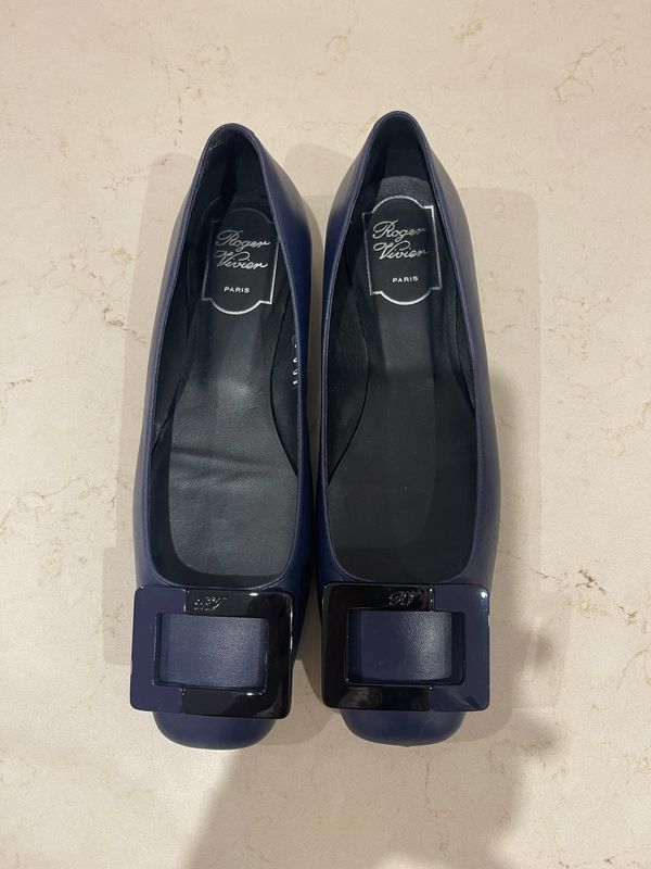Ballerines Roger vivier taille 38 très bon état ( boite pas d origine) ok 38,5 petit 39