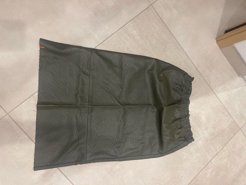 Jupe maevy cuir végétal taille s
