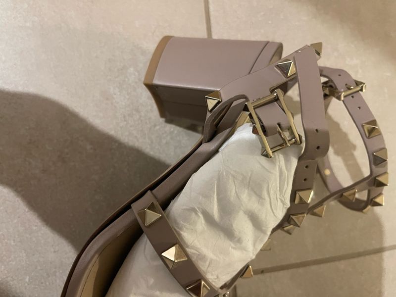 Sandales Valentino t38 comme neuves portées une demie journée