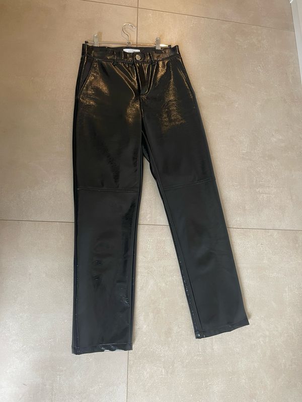 Pantalon vinyl roseanna comme neuf taille 34 mais ok 36 il me va légèrement grand pour mon 34