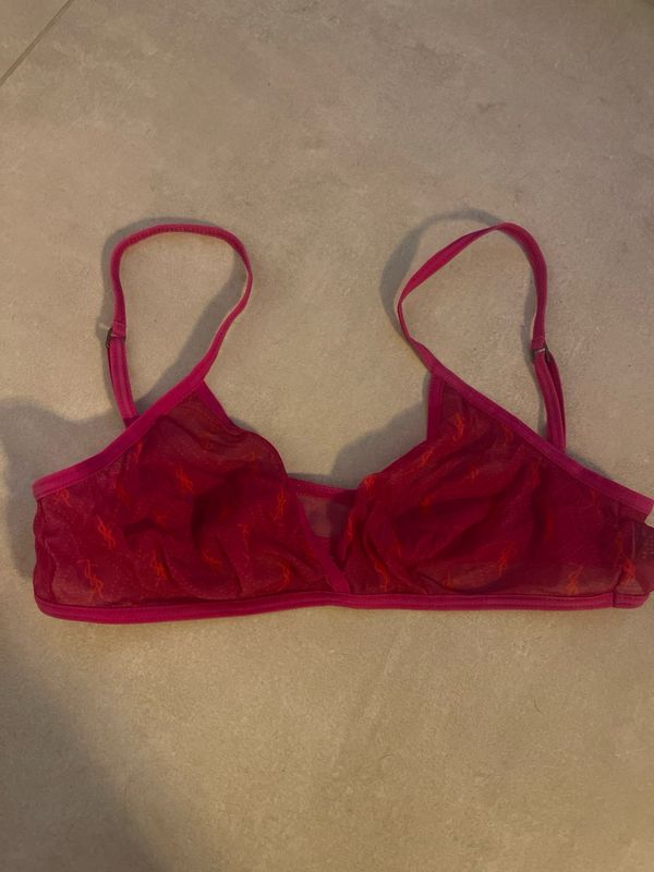 Soutien gorge triangle ysl taille 1 ok 85/90b comme neuf