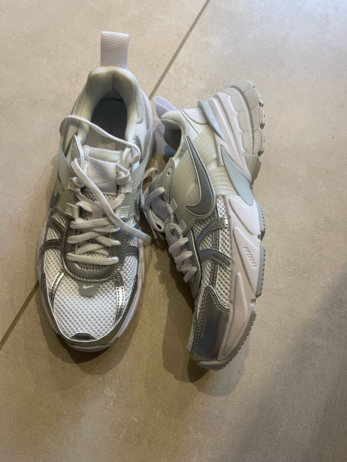 Nike neuves taille 39 ok 38,5
