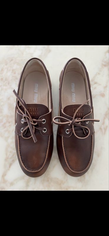Chaussures miu miu parfaites état portées une fois avec boîte taille 37,5 ok 38/38,5