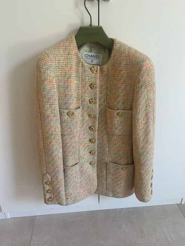 Veste Chanel parfait état . Ok pour une taille 36