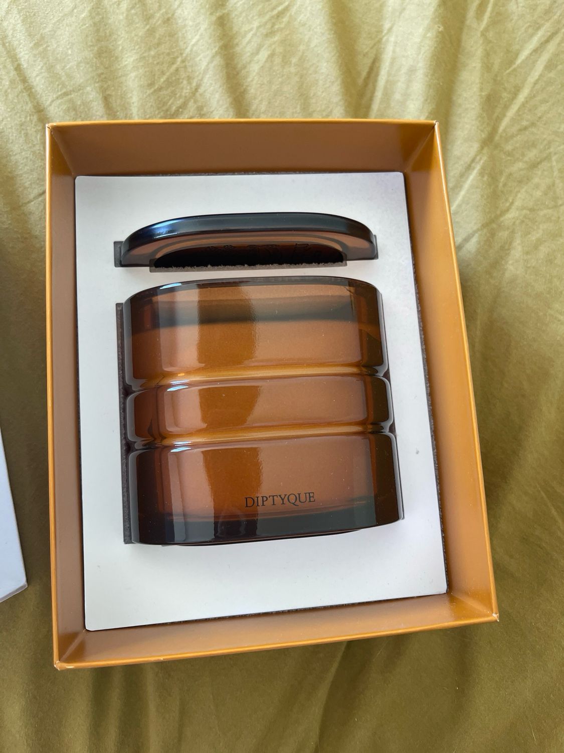 Bougie dyptique terre blonde neuve . Valeur 220 euros