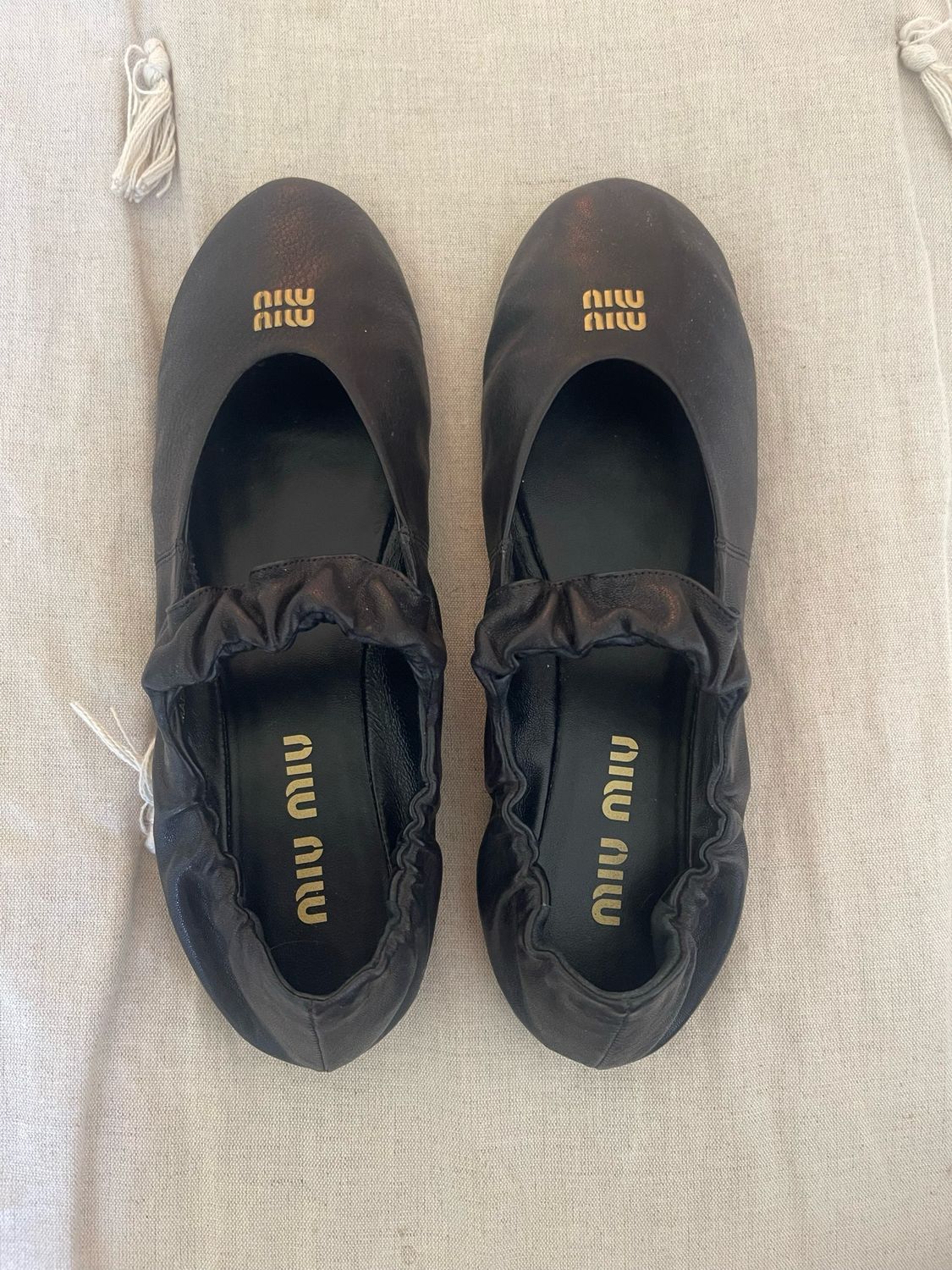 Ballerines Miu Miu taille 38 parfait état . Ok pour 38