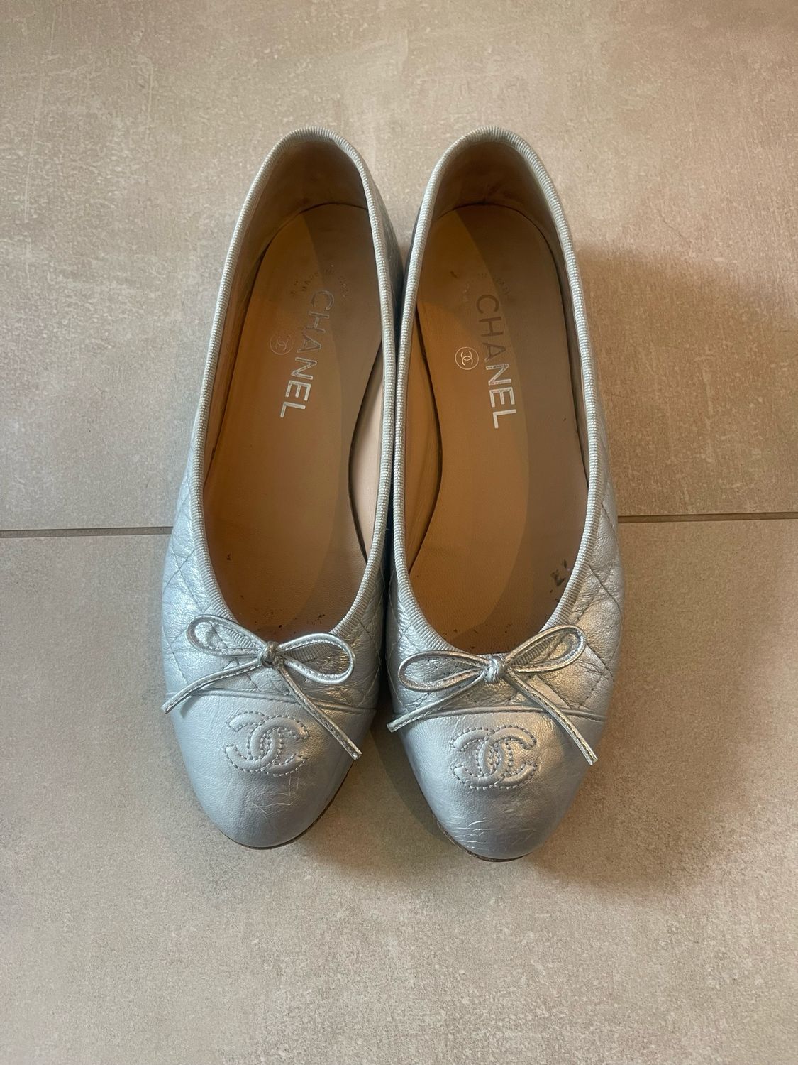 Ballerines Chanel taille 38,5 argentées très bon état