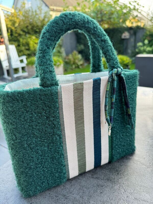 Tasche Grün mit Seidenarmband