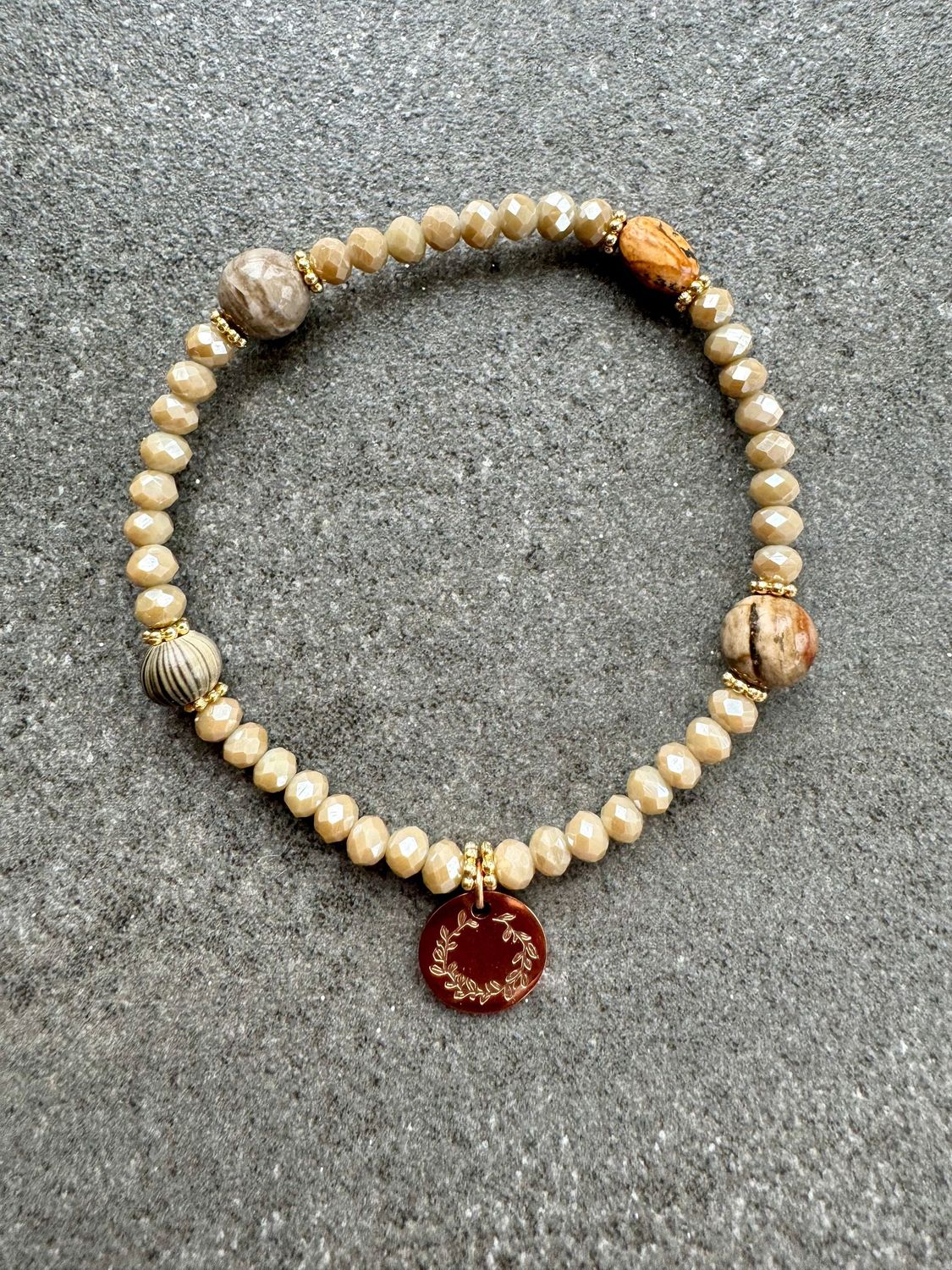 Perlenarmband mit Achatperlen, Farbe Sand