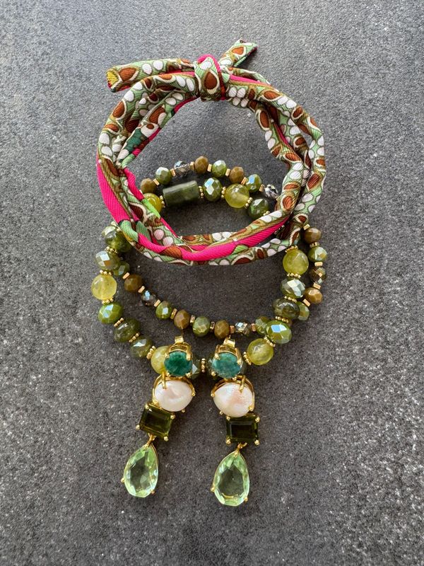 Sonderkombi PINK MAHARANI, m. Perlenarmbändern und Ohrhängern Sonderkombi PINK MAHARANI, m. Perlenarmbändern und Ohrhängern