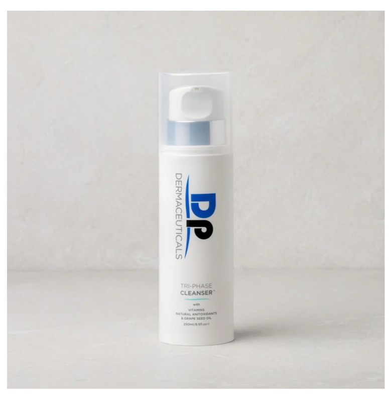 TRI-PHASE OIL CLEANSER (250ML) TRI-PHASE OIL CLEANSER (250ML)