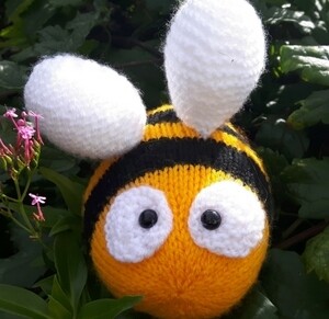 Betty the Bumblebee Knitting Pattern Betty the Bumblebee Knitting Pattern