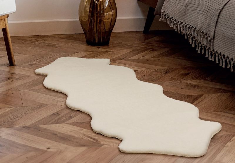 Teppich in Lammfell Optik 65 x 180 cm Weiss Teppich in Lammfell Optik 65 x 180 cm Weiss