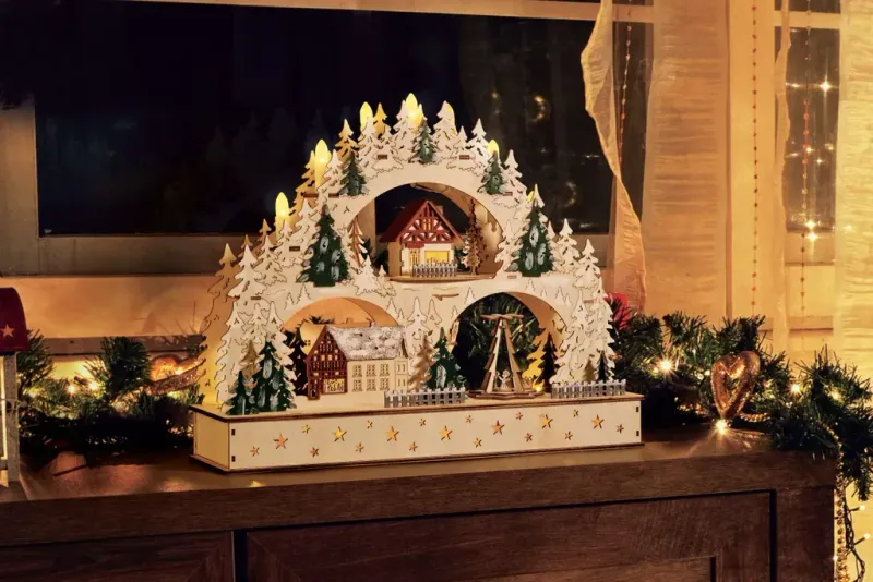 Weihnachtlicher Schwibbogen drehender Pyramide ,LED Kerzen, Timerfunktion, Weihnachtsdekoration, Holzdesign mit Winterszene, Beleuchteter Lichterbogen Weihnachtlicher Schwibbogen drehender Pyramide ,LED Kerzen, Timerfunktion, Weihnachtsdekoration, Holzdesign mit Winterszene, Beleuchteter Lichterbogen