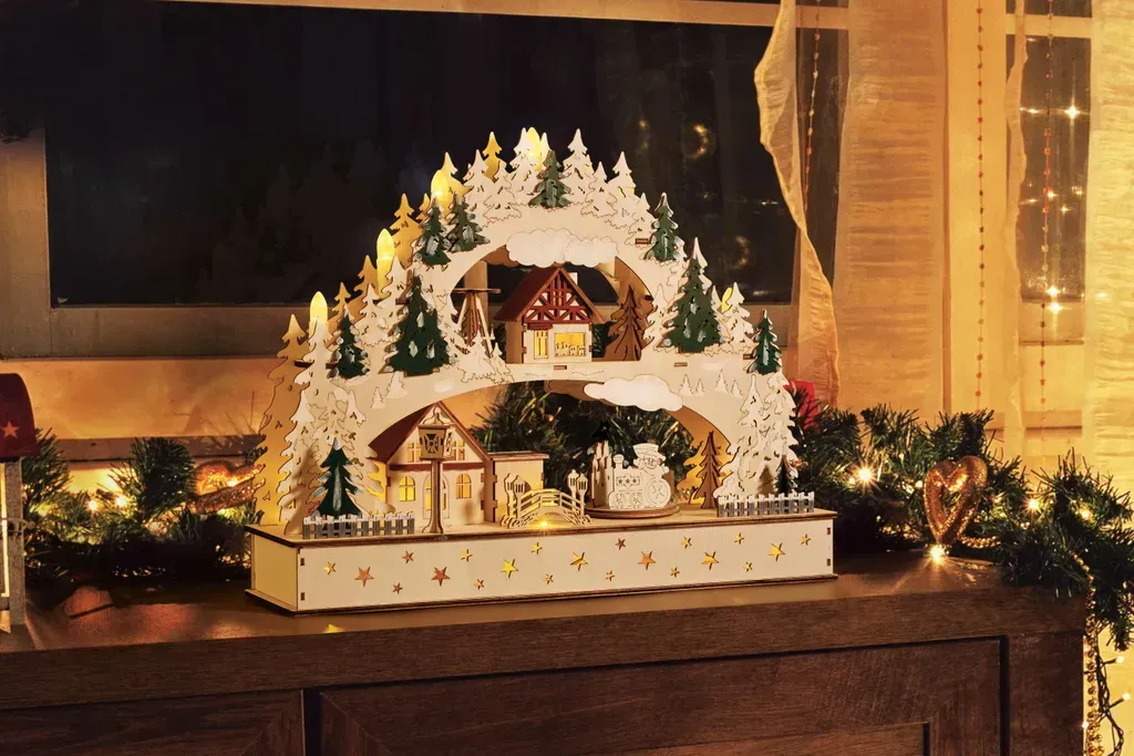 Weihnachtlicher Schwibbogen fahrender Zug, LED Kerzen und Timerfunktion, Weihnachtsdekoration, Holzdesign mit Winterszene, Beleuchteter Lichterbogen