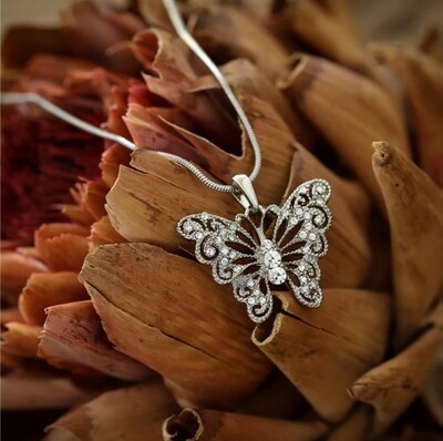 Halskette mit Schmetterling silber