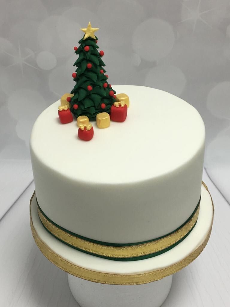 7" Christmas Tree Christmas Cake - Vanilla Sponge