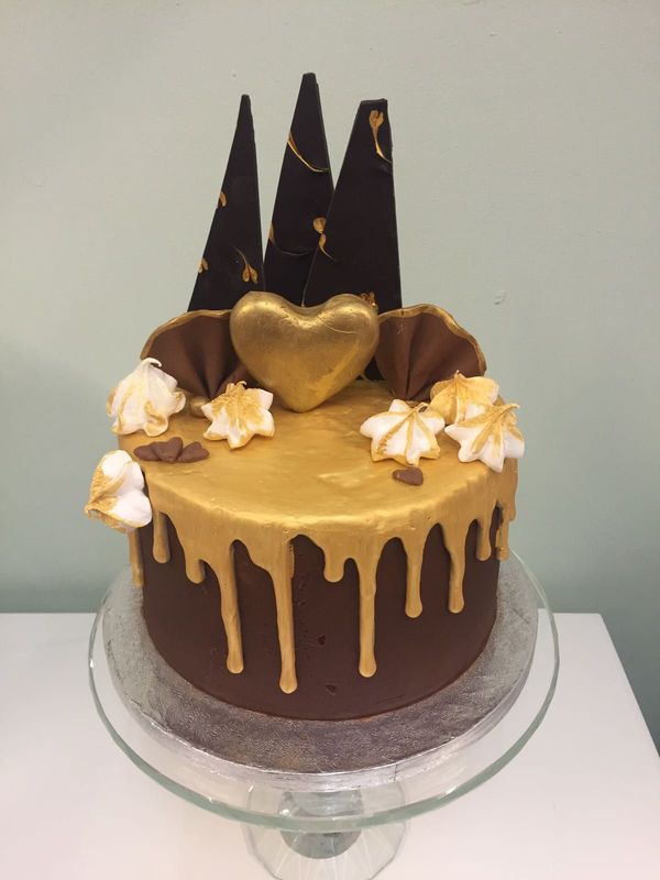 Decorating Course:  On our ‘Classy Chocolate Drippy Cake’ course   - 5 hours - Dates to be arranged