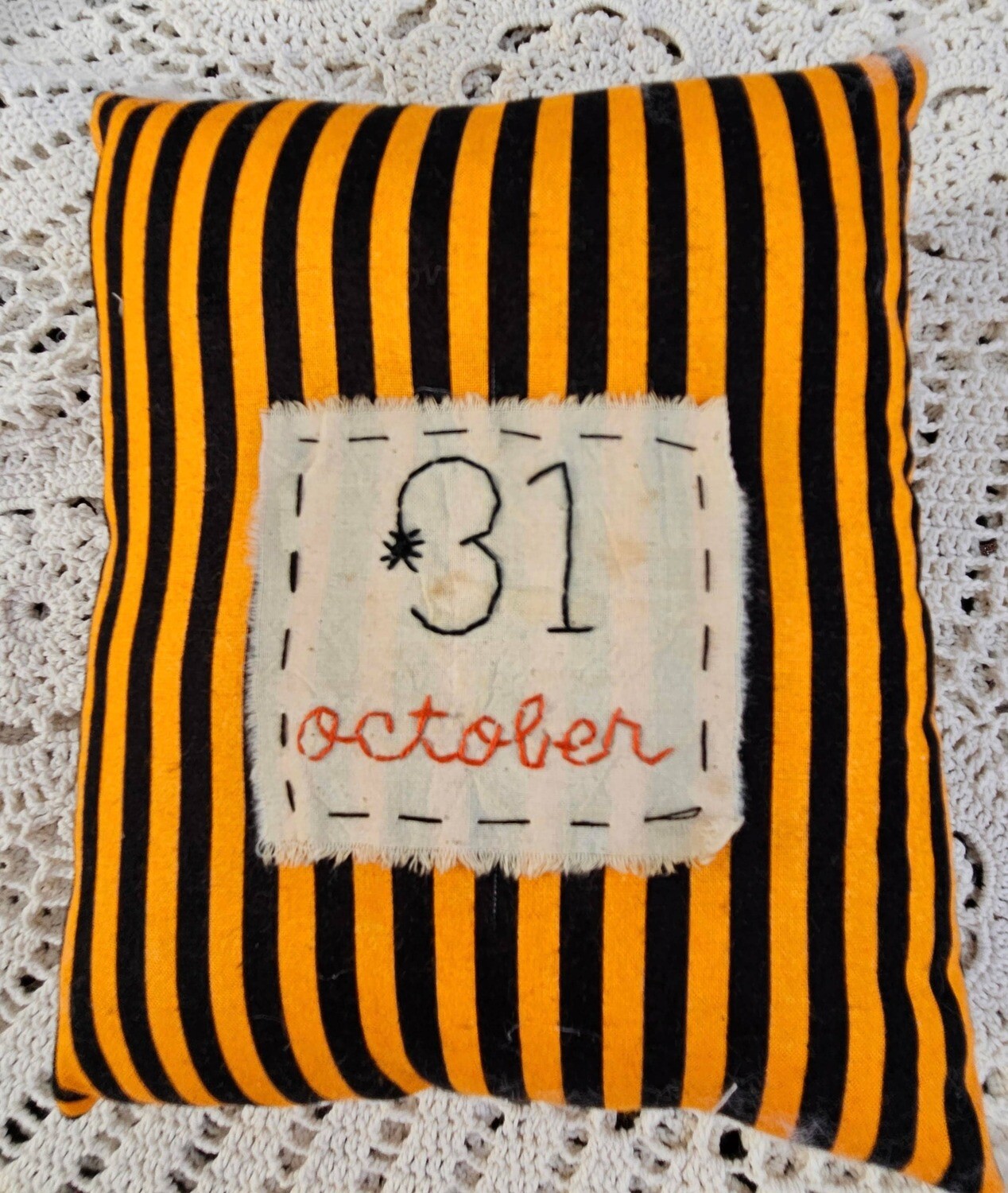31 Oct. handmade pillow