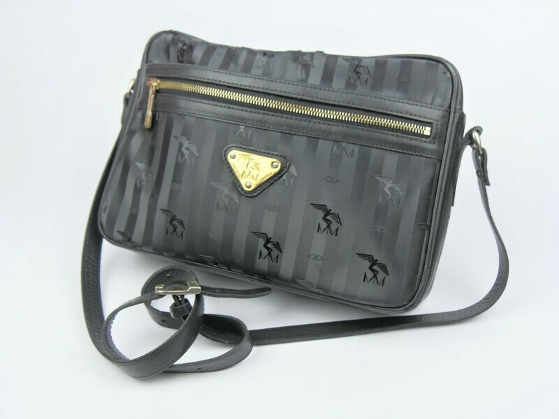 Maison Mollerus Vinerus Umhängetasche / Crossbody Tasche LONDON in Schwarz-Gold / Zustand 3 – aussen und/ oder innen deutliche Gebrauchsspuren