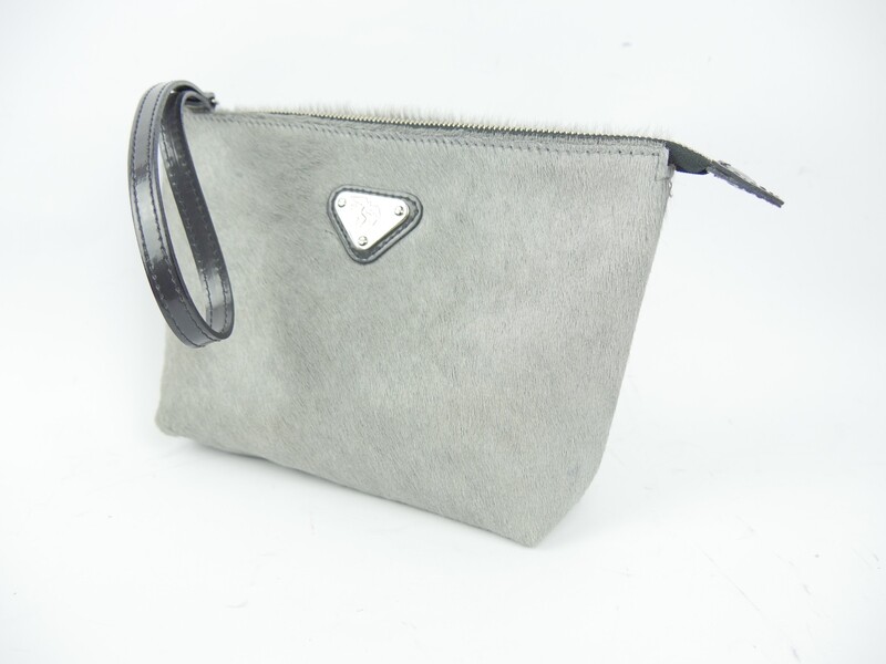 Maison Mollerus Necessaire / Clutch in Hellgrau-Silber / Zustand: 6 – neuwertig