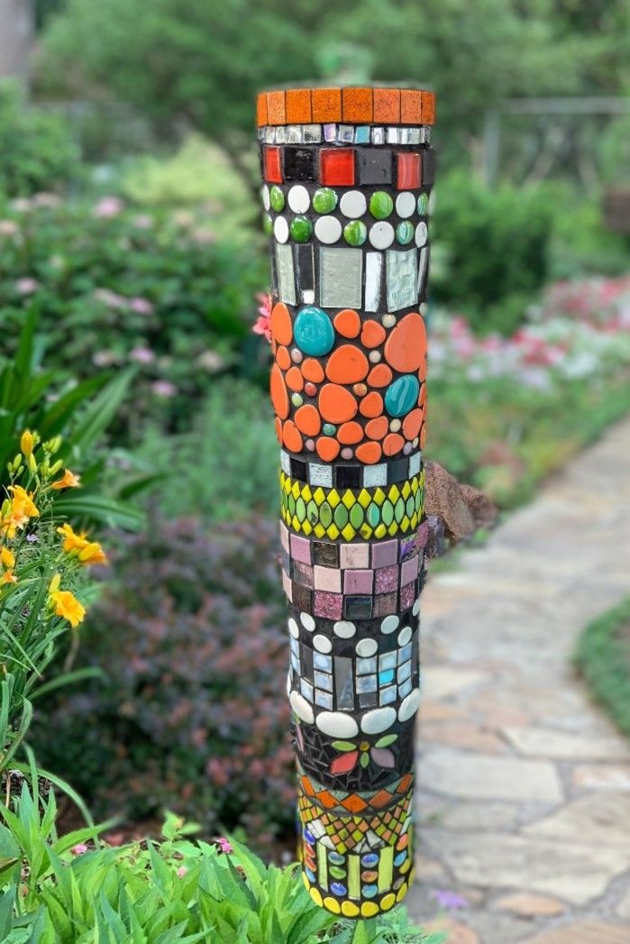 Mosaic Garden Pole Workshop/ April / In studio