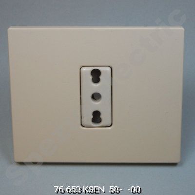 K11802800020 - Unterputzsteckdosen, 3-polig