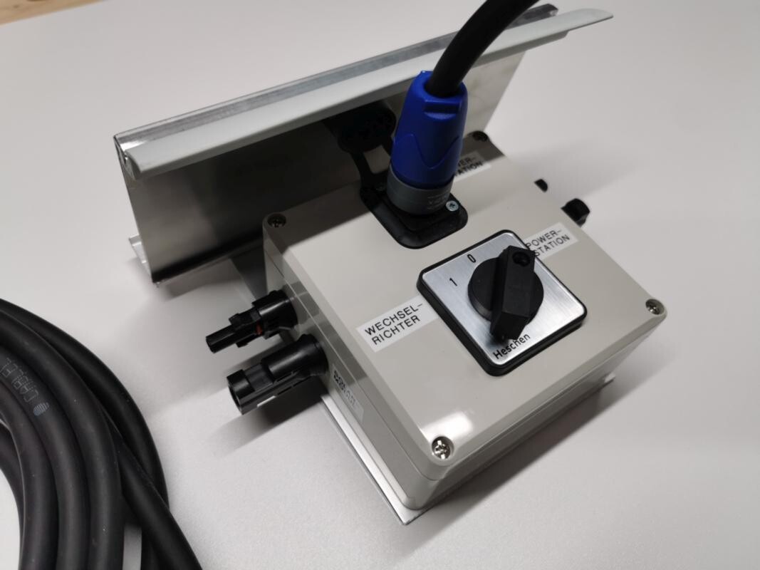 Solar-Umschalter - Powerstation mit Balkonkraftwerk laden - Ganz einfach und komplett mit Kabeln