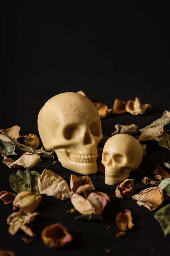 BLACKDOLL BEAUTY - Jabón Esencial Cráneo de Cúrcuma y Calabaza
